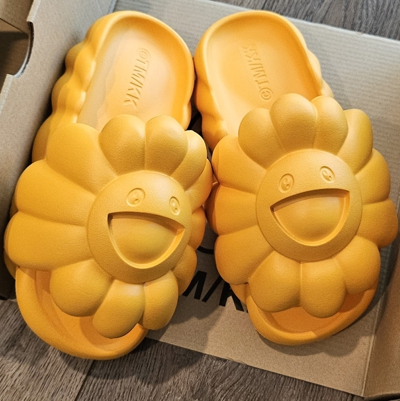Takashi Murakami x Ohana Hatake slides (apricot) - Picture 6 of 17